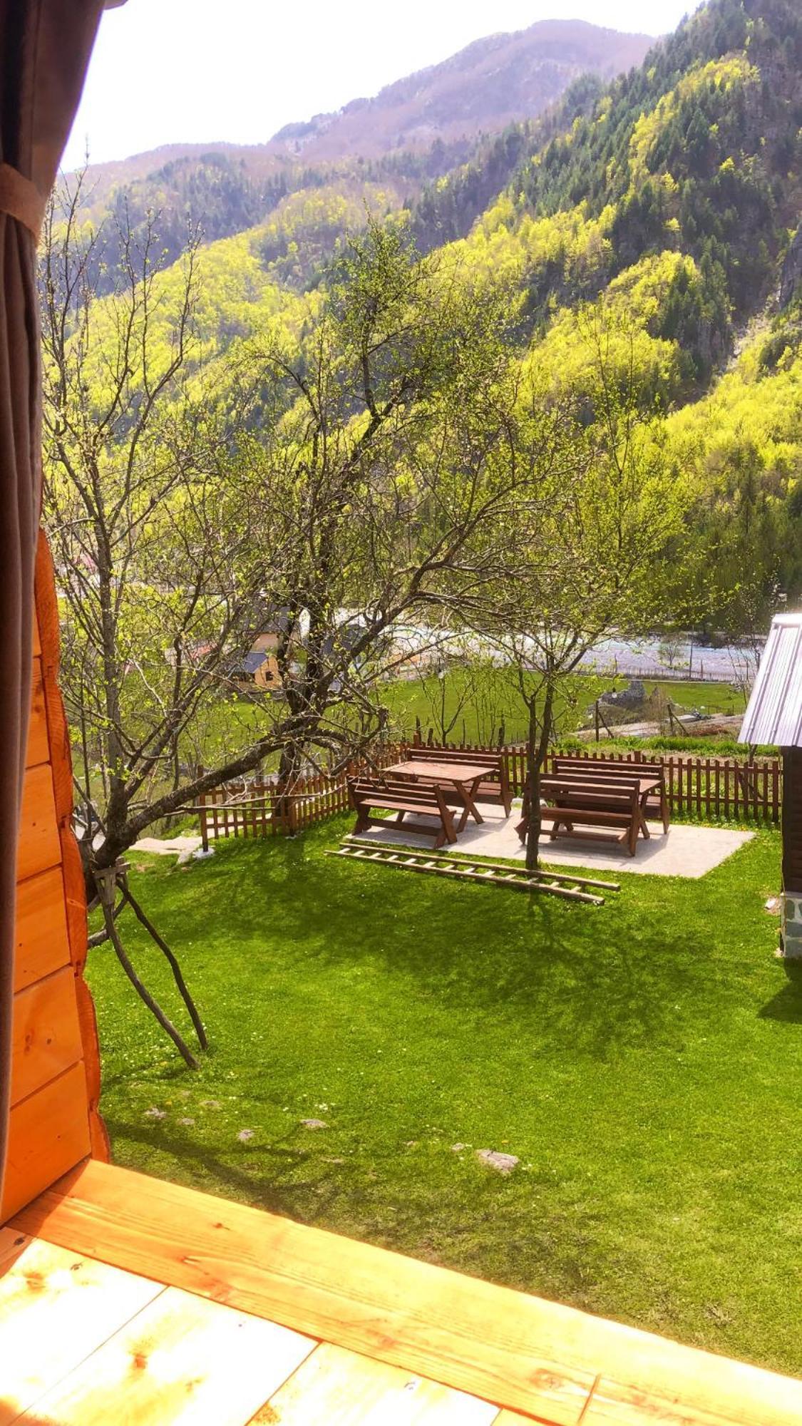 Bujtina Pllumi Theth Bed & Breakfast Екстериор снимка