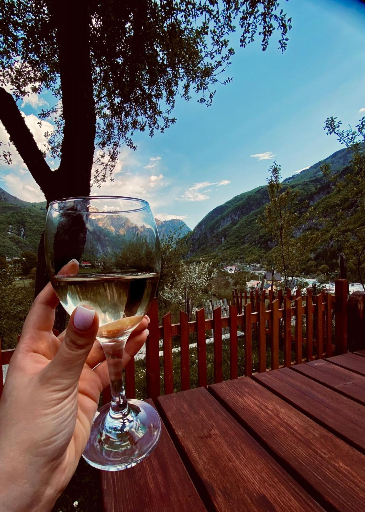 Bujtina Pllumi Theth Bed & Breakfast Екстериор снимка